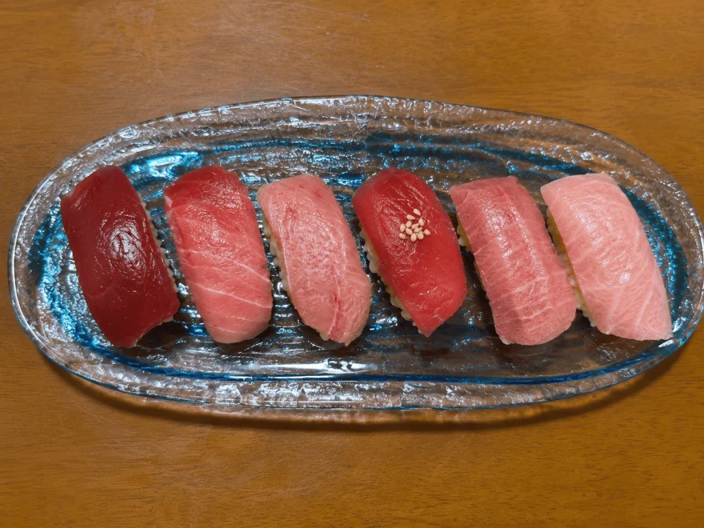 ミナミマグロと本マグロの赤身・中トロ・大トロ6貫食べ比べ