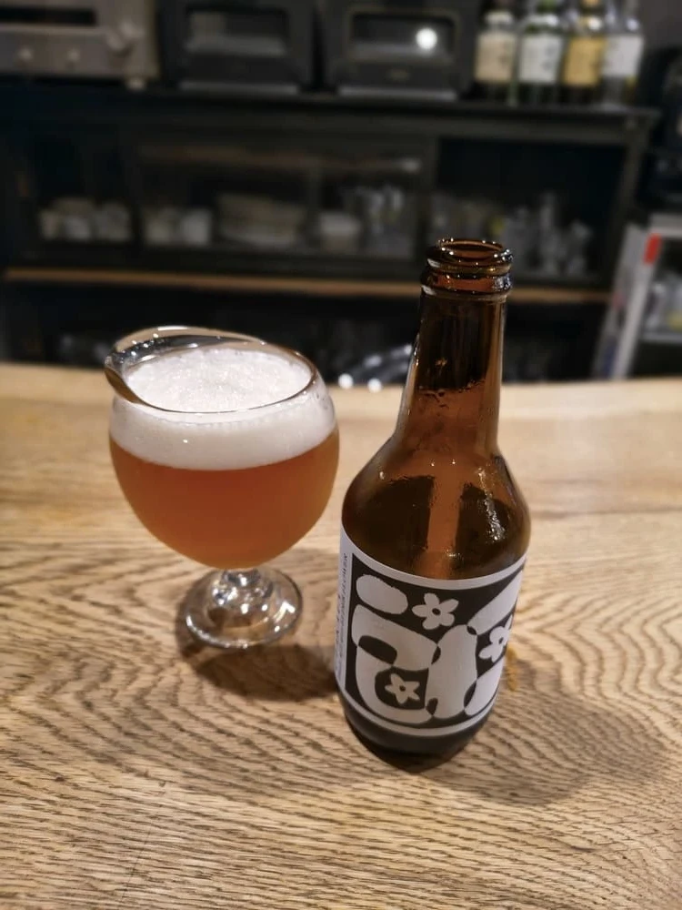 ノバラホームステッドブルワリーのクラフトビール ウタカタとオリジナルグラス