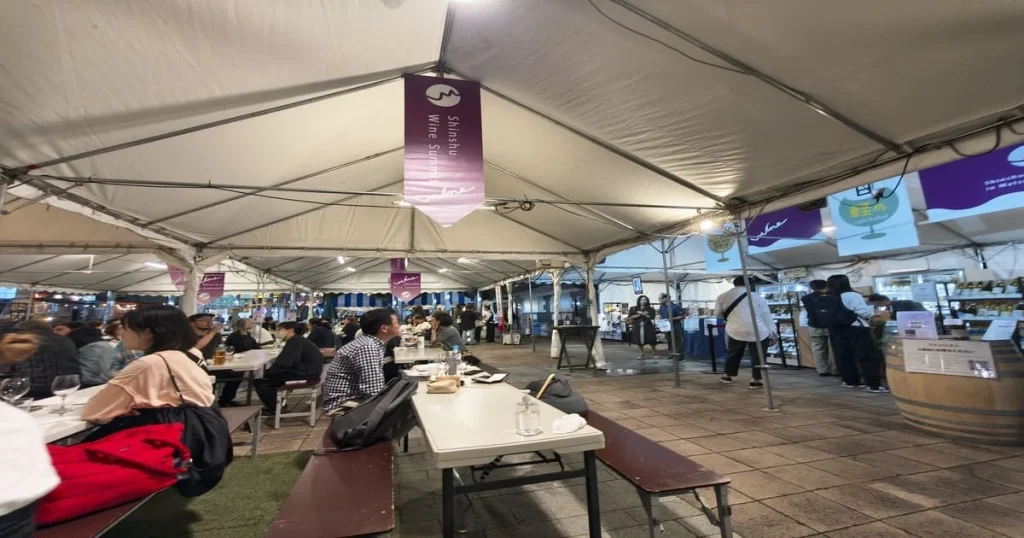信州ワインサミット2026の夕方の会場風景