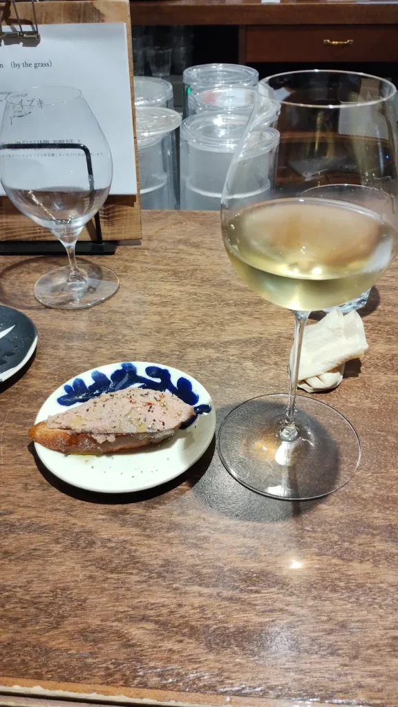 ツチトイブキで白ワインと一緒に食べたパテ