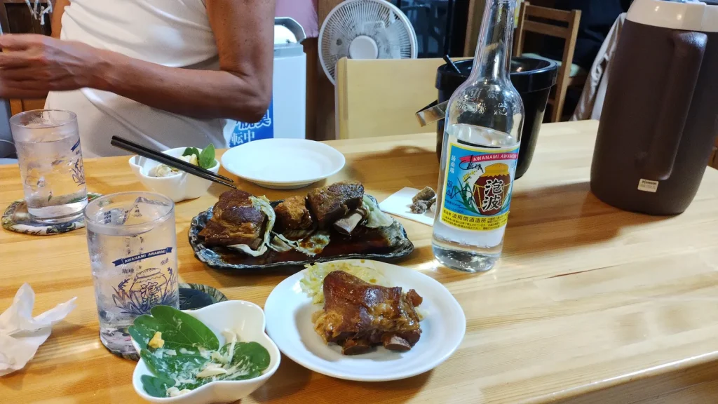 ぶどぅまれーで飲んだ泡波と沖縄料理