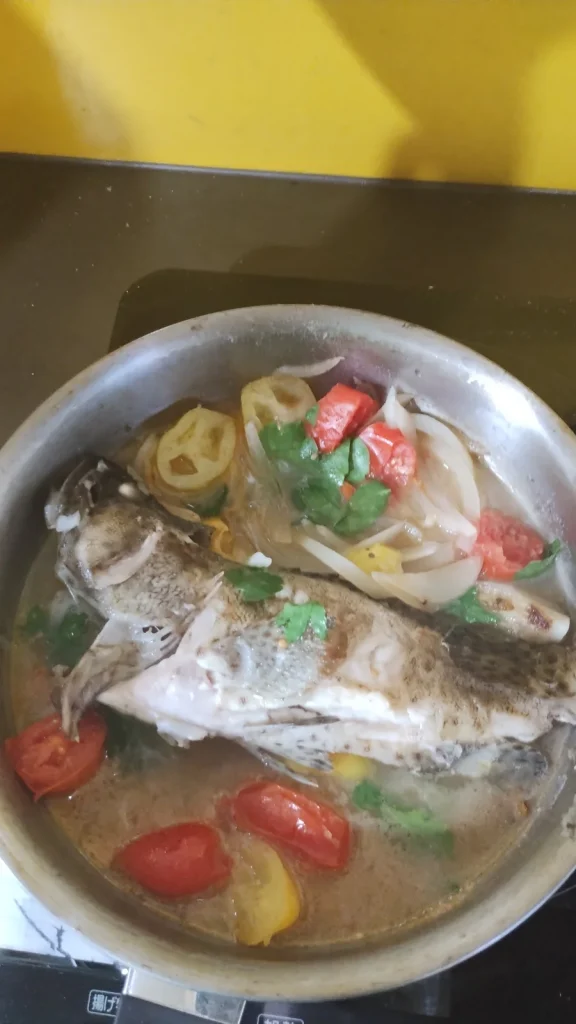 波照間島で釣ったイシミーバイを使ったアクアパッツァ