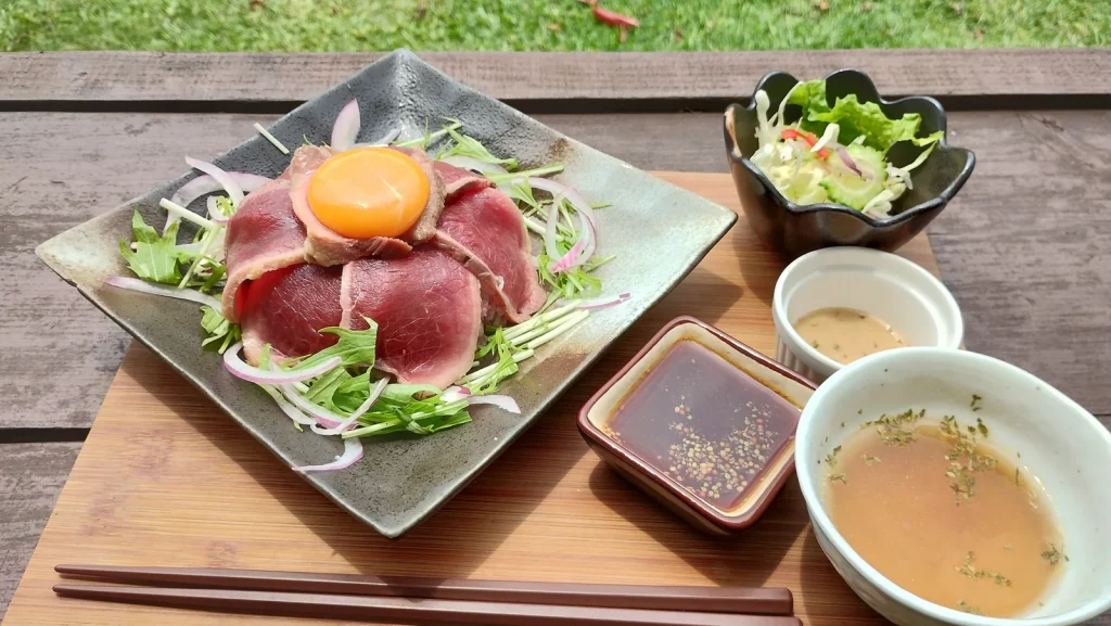 西表の少年で食べた西表産イノシシのロースト丼