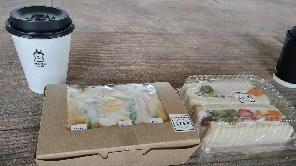 西原きらきらビーチでコーヒーと一緒に食べたサンドイッチ