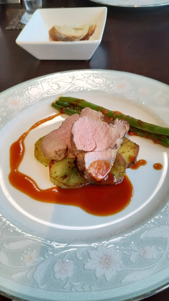 1663のコースで提供された肉料理