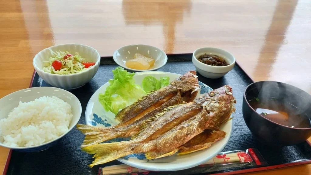 八重干瀬センター池間食堂で食べた魚のフライ定食