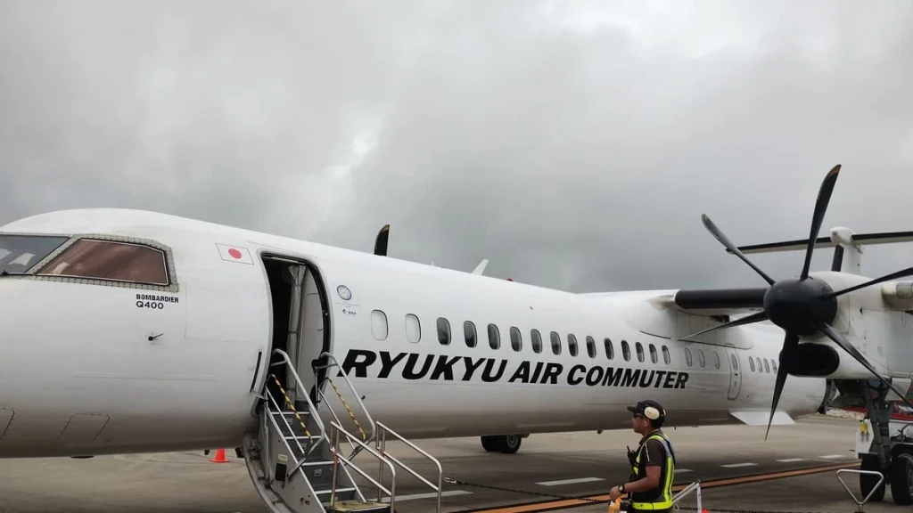 宮古空港から石垣島へ向かう琉球エアコミューターのプロペラ機