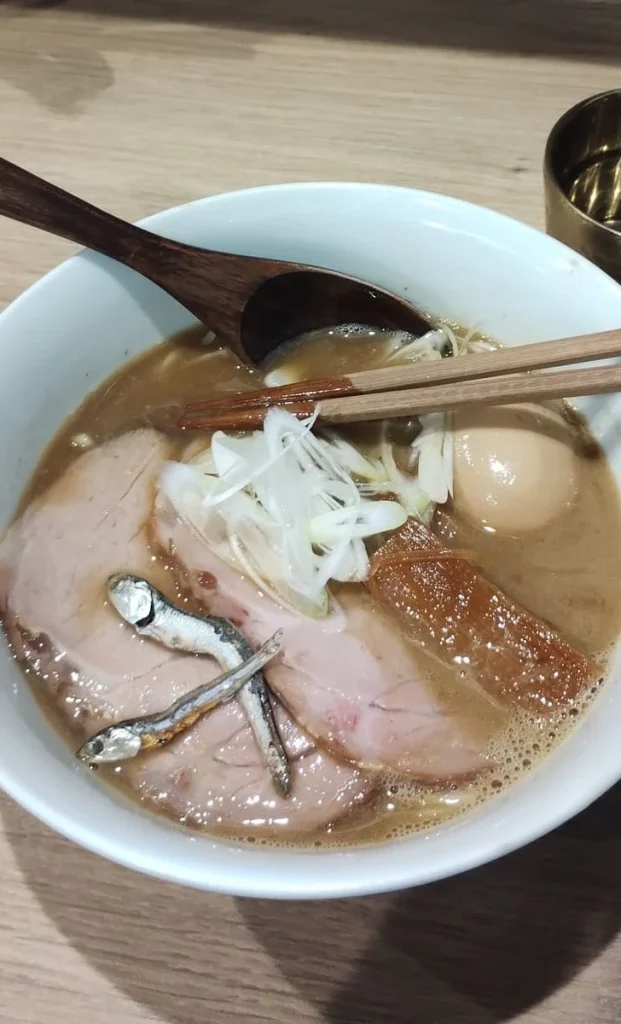 青森駅の龍麺で食べた煮干しラーメン