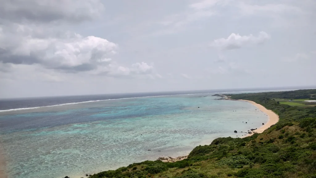 石垣島北部の平久保崎から望む青い海