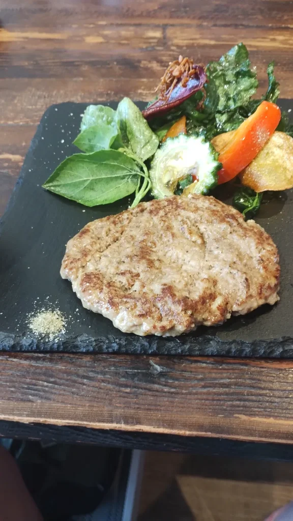 あむりたの庭、そして音楽で食べた石垣牛のハンバーグ定食