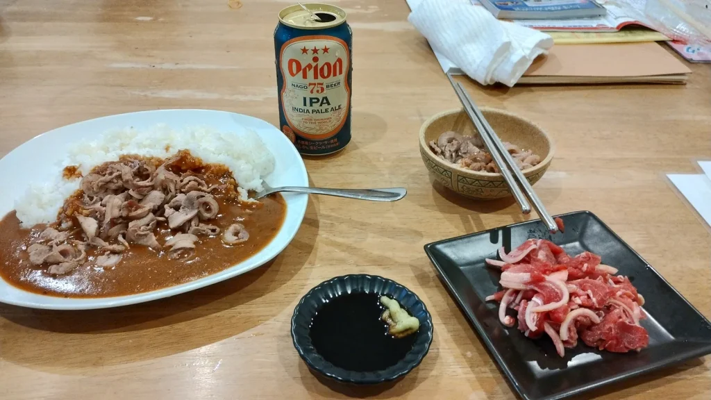 石垣島で食べたヤギ刺しとイノシシを使った料理